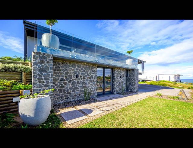 5 BEDROOM HOUSE FOR SALE IN ZULULAMI LUXURY COASTAL ESTATE